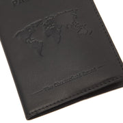 Leather Passport Case - Vista de perfil lateral con corte ergonómico de manga