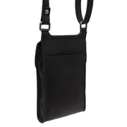 Tailored Rib Cuffs &amp; Hem Craftsmanship Construction Detail on Nebra Full-Grain Leather Phone Bag para Mujer