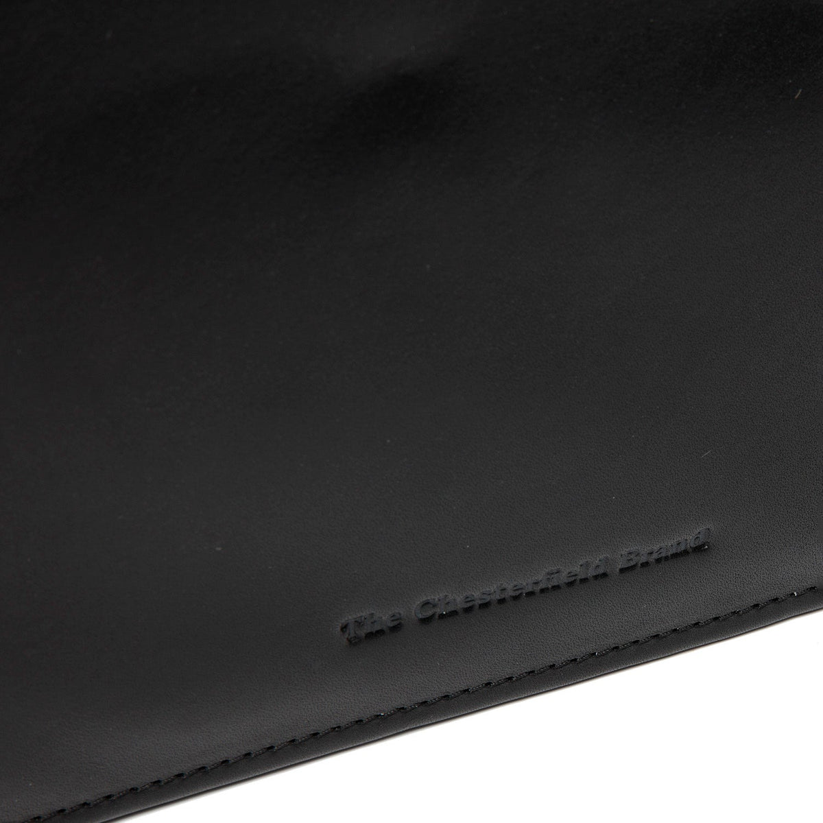 Detalle de cerca of Classic Collar &amp; Heavy-Duty Zipper Hardware on Leather Portfolio Moreton para Mujer