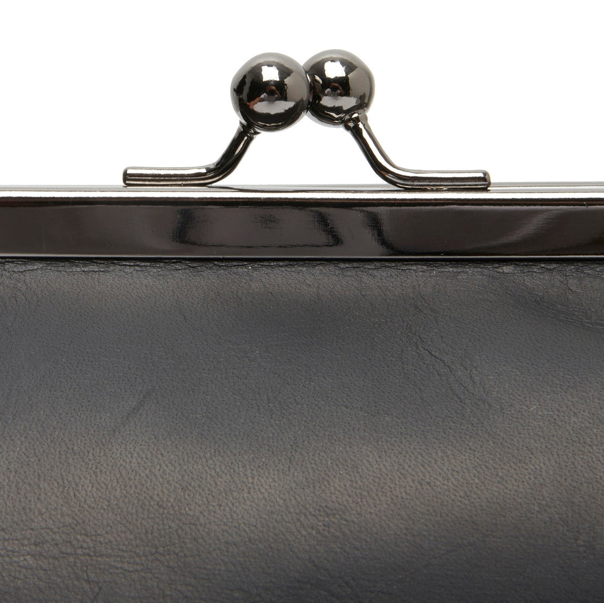 
Classic 100% Full-Grain leather Bag - Perspectiva trasera con correas de cuero reforzadas