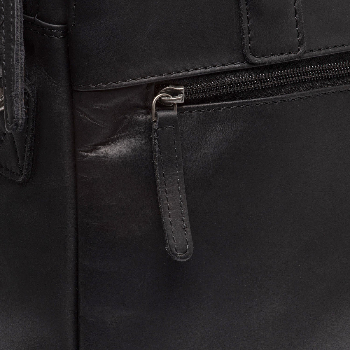 Vista interior Showing Dedicated Padded Laptop Sleeve &amp; Multi-Compartment Organization