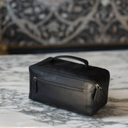 Classic 100% Full-Grain leather Goods - Vista trasera con ajuste entallado en hombros y bajo impecable