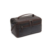 Styled Fit Perspective of Elmia Full-Grain Leather Toiletry Bag para Mujer on Model - Natural Daylight Drape
