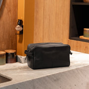 Classic 100% Full-Grain leather Goods - Vista trasera con ajuste entallado en hombros y bajo impecable