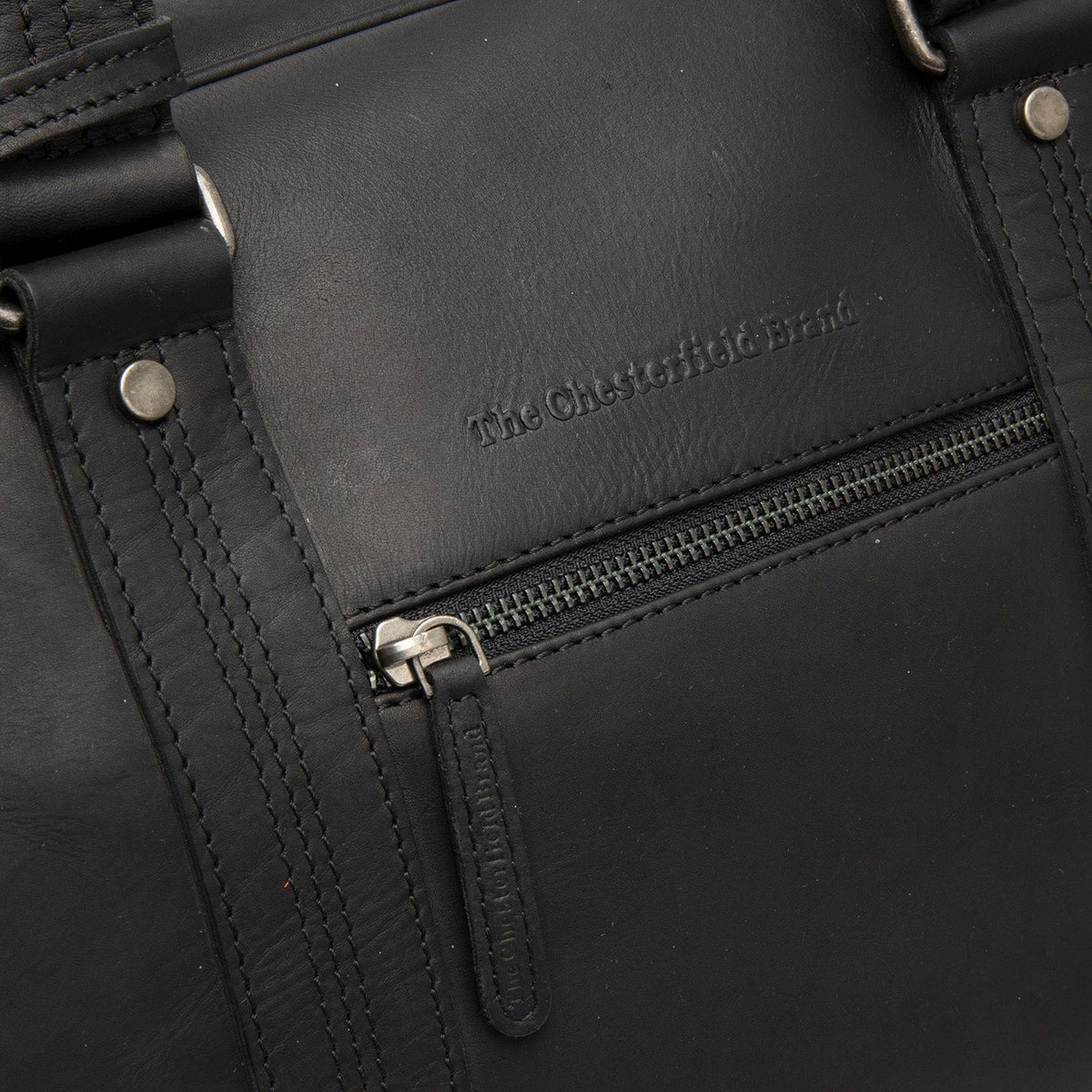
Classic 100% Full-Grain Leather Duffle Bag - Perspectiva trasera con correas de cuero reforzadas