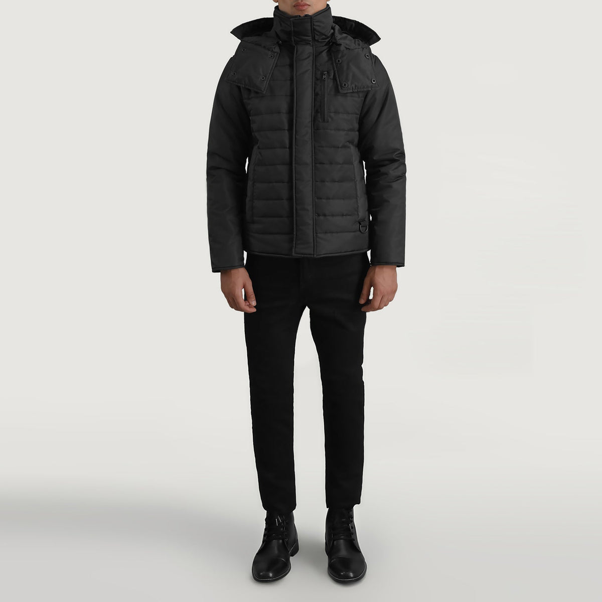 
Malcolm Negro Hooded Puffer Chaqueta de Cuero para Hombre - Vista lateral mostrando el corte ergonómico de mangas