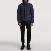 
Malcolm Azul Hooded Puffer Chaqueta de Cuero para Hombre - Vista lateral mostrando el corte ergonómico de mangas