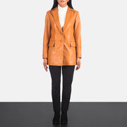 Women's Marilyn Tan Brown Leather Blazer - Vista de perfil lateral con corte ergonómico de manga