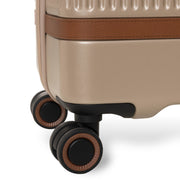 Detalle de cerca of Classic Collar &amp; Heavy-Duty Zipper Hardware on Medium Suitcase Zuna para Mujer