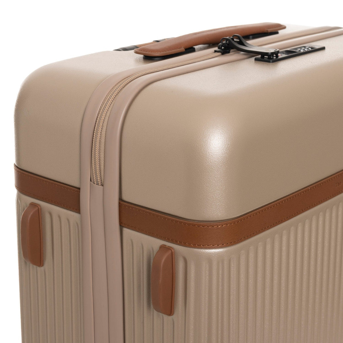 Tailored Rib Cuffs &amp; Hem Craftsmanship Construction Detail on Medium Suitcase Zuna para Mujer