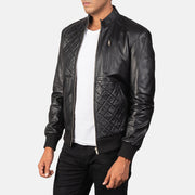Black Sheepskin Leather Bomber Jacket - Vista trasera con ajuste entallado en hombros y bajo impecable