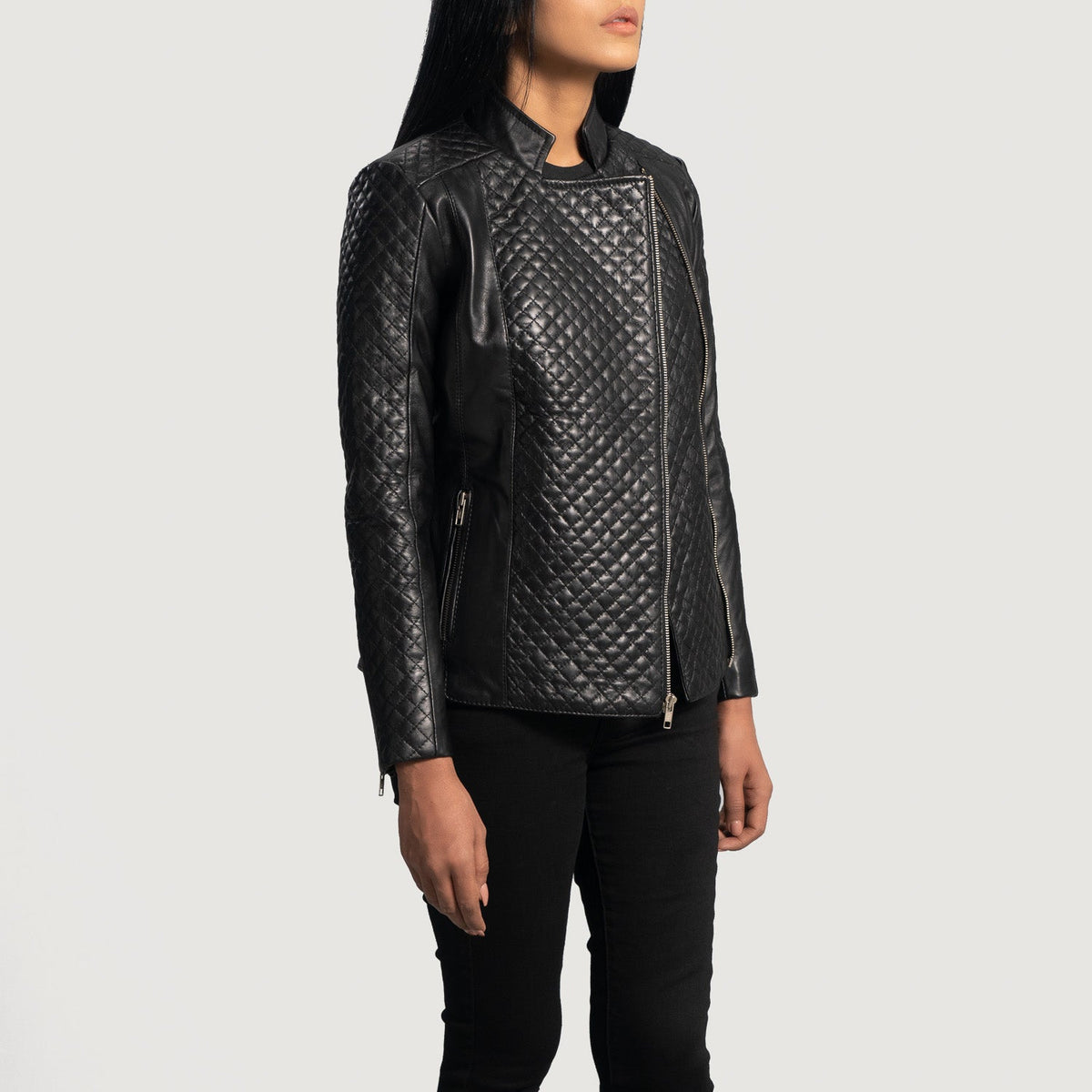 Black Sheepskin Leather Biker Jacket - Vista trasera con ajuste entallado en hombros y bajo impecable