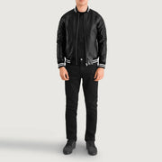 Detalle de cerca of Varsity collar &amp; Zipper Hardware on Pascal Negro Leather Varsity Chaqueta de Cuero para Hombre