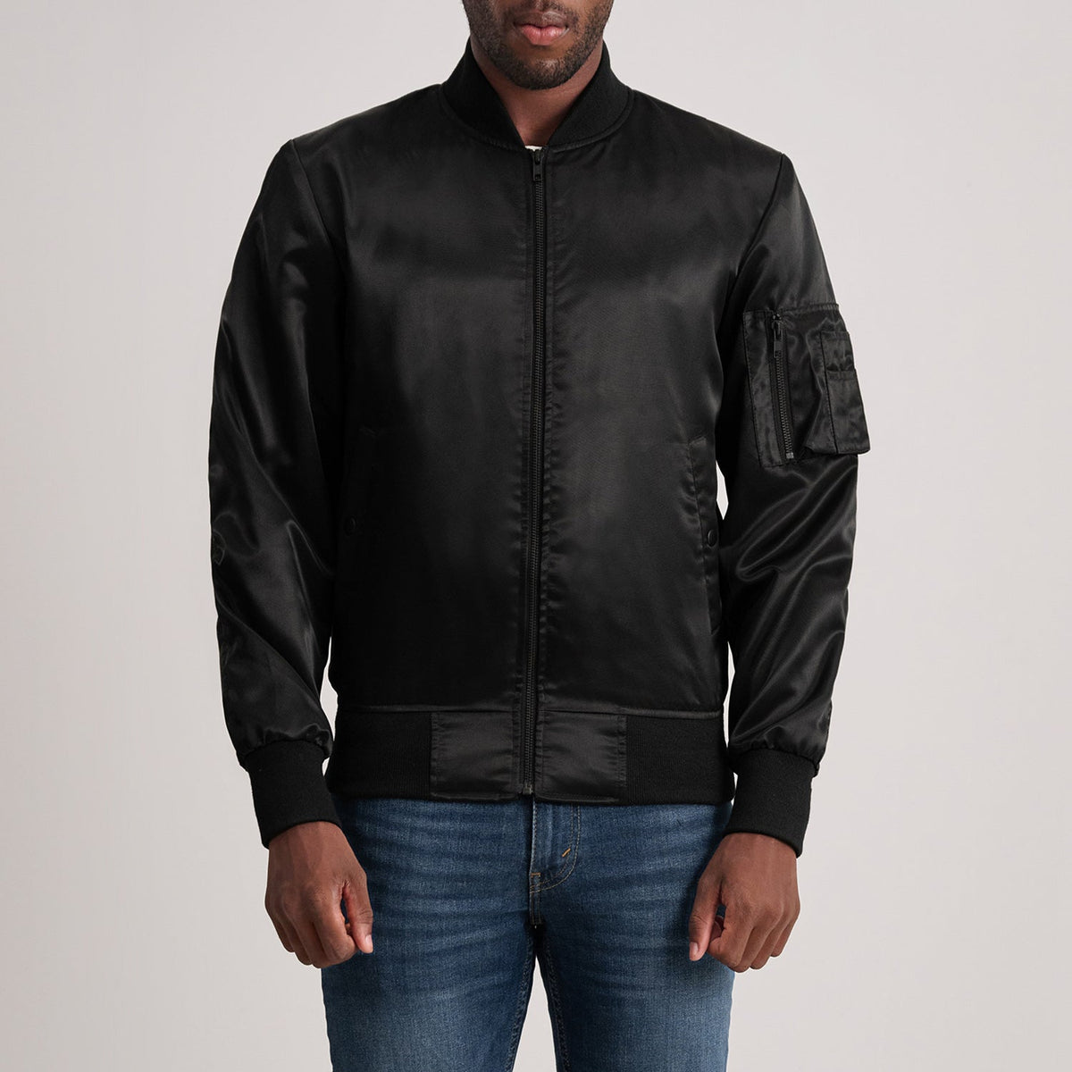 Quinton MA-1 Black Bomber Jacket in Black Satin - Vista frontal y silueta a medida | Comprar online