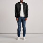 Detalle de cerca of Varsity &amp; Zipper Hardware on Quinton MA-1 Black Bomber Jacket