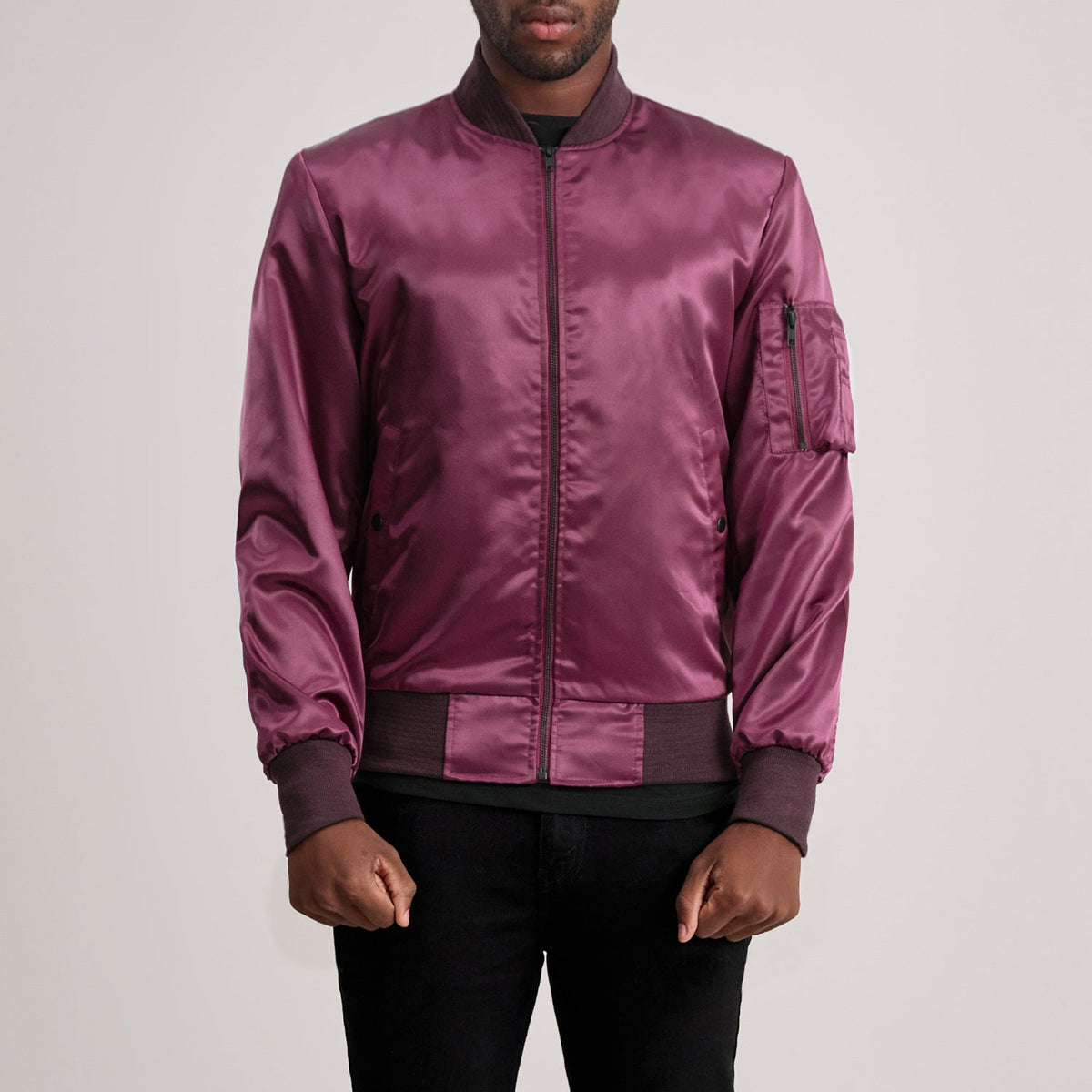 Quinton MA-1 Granate Cazadora Bomber de Cuero para Hombre in Maroon Satin - Vista frontal y silueta entallada | Comprar online