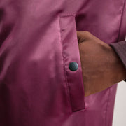 Vista interior Showing Polyester Lining &amp; Dos bolsillos interiores utilitarios