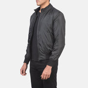 Black Nylon Bomber Jacket - Vista trasera con ajuste entallado en hombros y bajo impecable