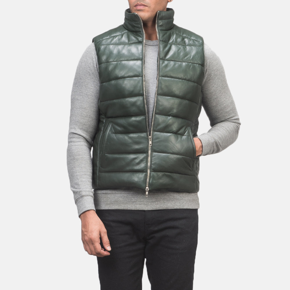 
Vista de detalle of Classic Collar & Zipper with Dual Puller Hardware on Reeves Verde Leather Chaleco acolchado para Hombre