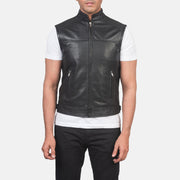 
Vista de detalle of Band & Zipper Hardware on Roland Negro Leather Biker Vest para Hombre