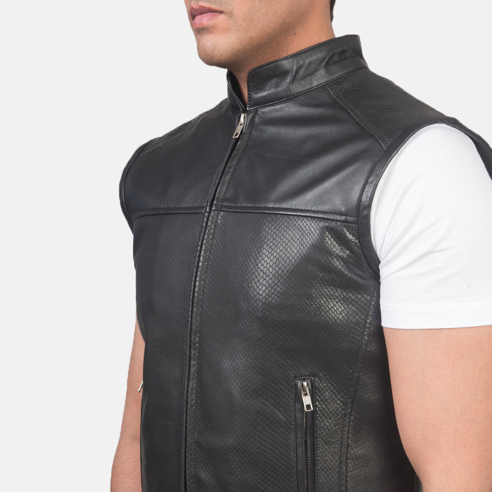 
Vista interior Showing Quilted Polyester Lining & Dos bolsillos interiores de utilidad