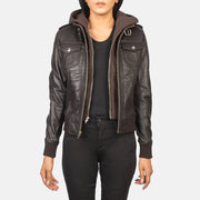 
Roslyn Brown Hooded Leather Bomber Jacket in Brown Sheepskin Leather - Vista frontal y silueta entallada | Comprar online