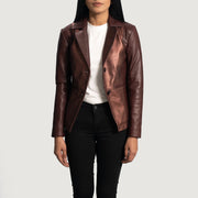 Women's Ruby Metallic Granate Blazer de Cuero de Cuero para Mujer - Vista de perfil lateral con corte ergonómico de manga