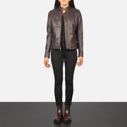 Women's Rumella Maroon Leather Biker Jacket - Vista de perfil lateral con corte ergonómico de manga