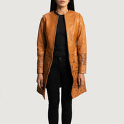Women's Sandy Tostado Dye Abrigo de Cuero para Mujer - Vista de perfil lateral con corte ergonómico de manga