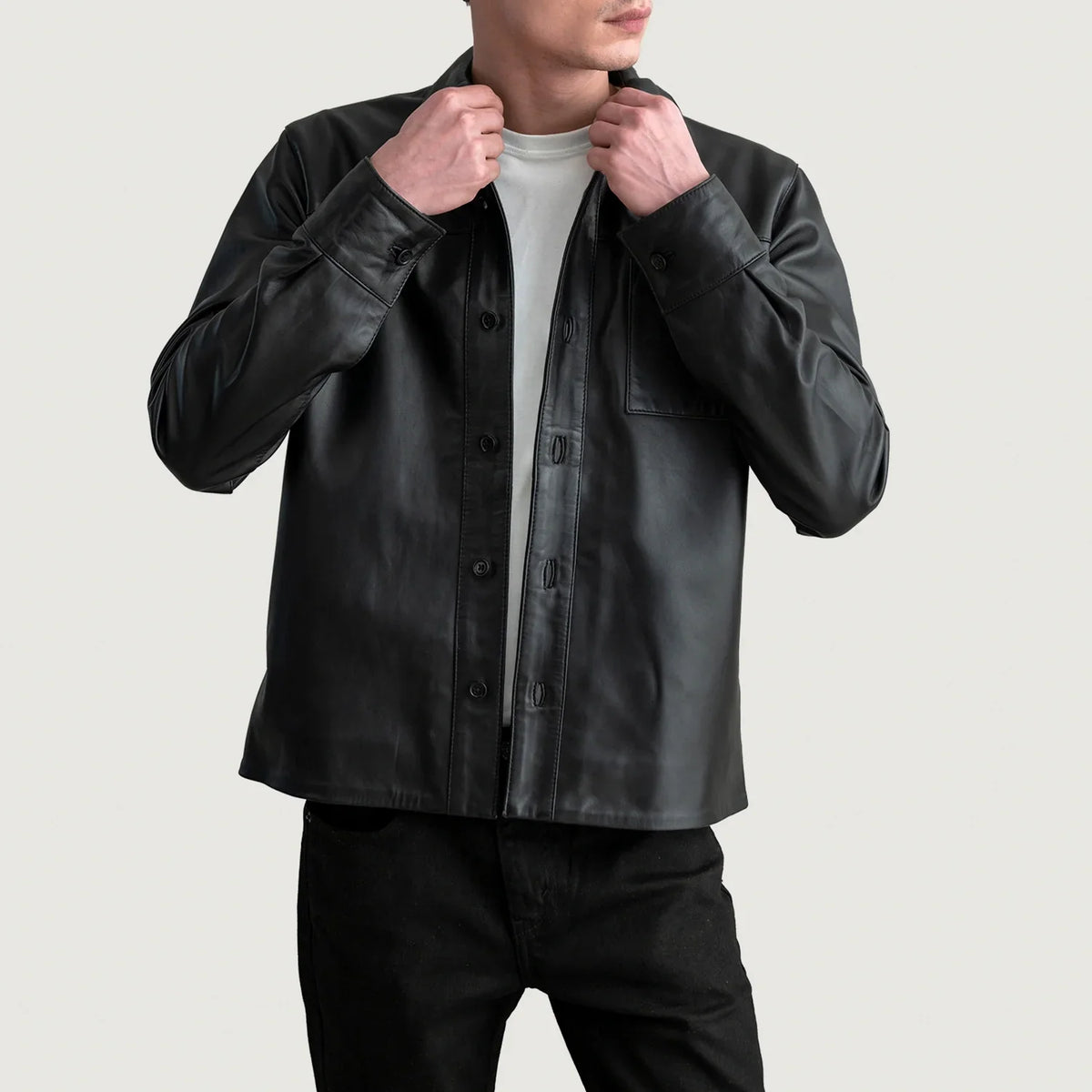 Scout Negro Leather Shirt para Hombre in Black Sheepskin Leather - Vista frontal y silueta a medida | Comprar online