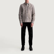 Detalle de cerca of Shirt &amp; Buttons Hardware on Scout Gris Suede Leather Shirt para Hombre