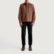 Detalle de cerca of Shirt &amp; Buttons Hardware on Scout Matte Marrón Leather Shirt para Hombre