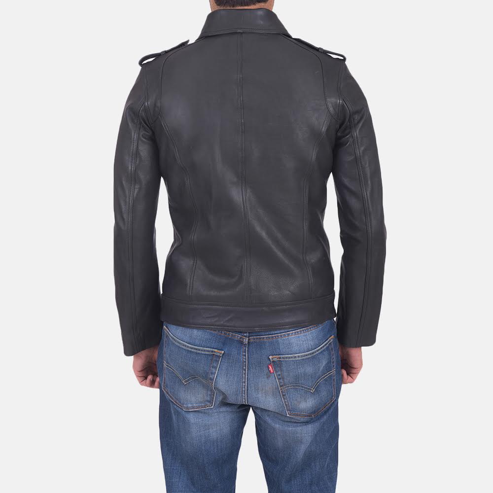 Sergeant Negro Chaqueta de Cuero para Hombre - Vista de perfil lateral con corte ergonómico de manga