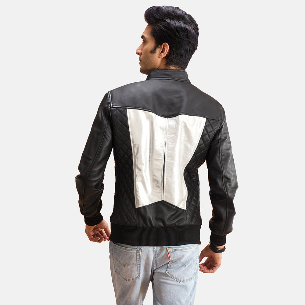 Spade Silver Negro Cazadora Bomber de Cuero para Hombre - Vista de perfil lateral con corte ergonómico de manga