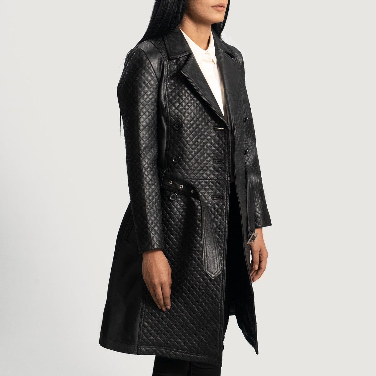 
Black Sheepskin Leather Trench Coat - Vista posterior con hombros definidos y bajo impecable