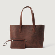 
The Bianca Vintage Distressed Brown Leather Tote Bag For Women in Distressed Brown Full-Grain Leather - Full Exterior Vista frontal y silueta entallada | Comprar online