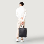 
The Poet Bolso tote de cuero – alternate product view 9