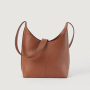 
The Stefani Brown Leather Hobo Bag For Women in Brown Full-Grain Leather - Vista frontal y silueta entallada | Comprar online