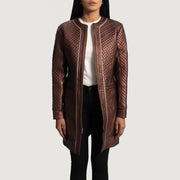 
Trudy Lane Acolchado Granate Abrigo de Cuero para Mujer in Maroon Sheepskin Leather - Vista frontal y silueta entallada | Comprar online