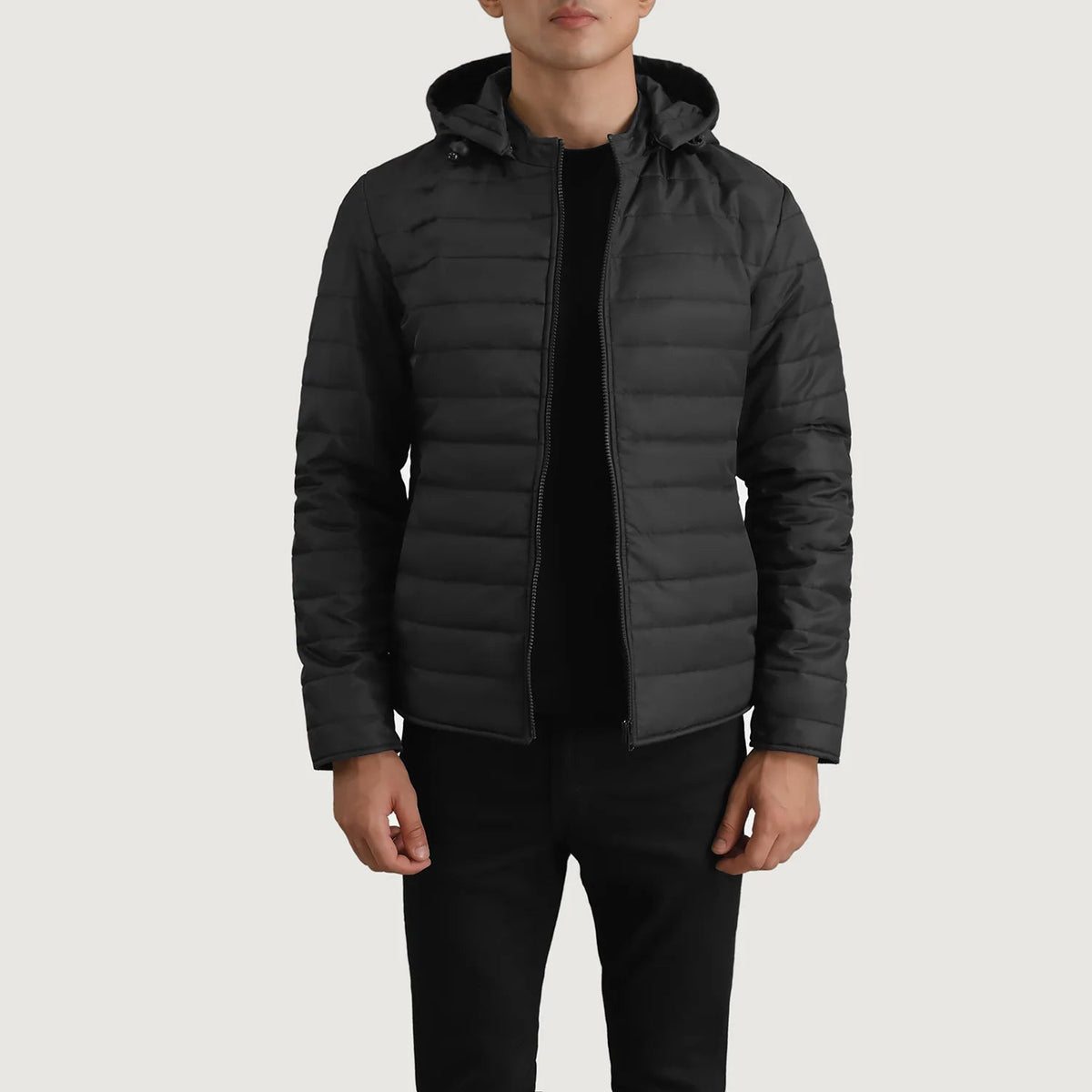 Tyler Negro Hooded Puffer Chaqueta de Cuero para Hombre in Black Full-Grain Leather - Vista frontal y silueta a medida | Comprar online