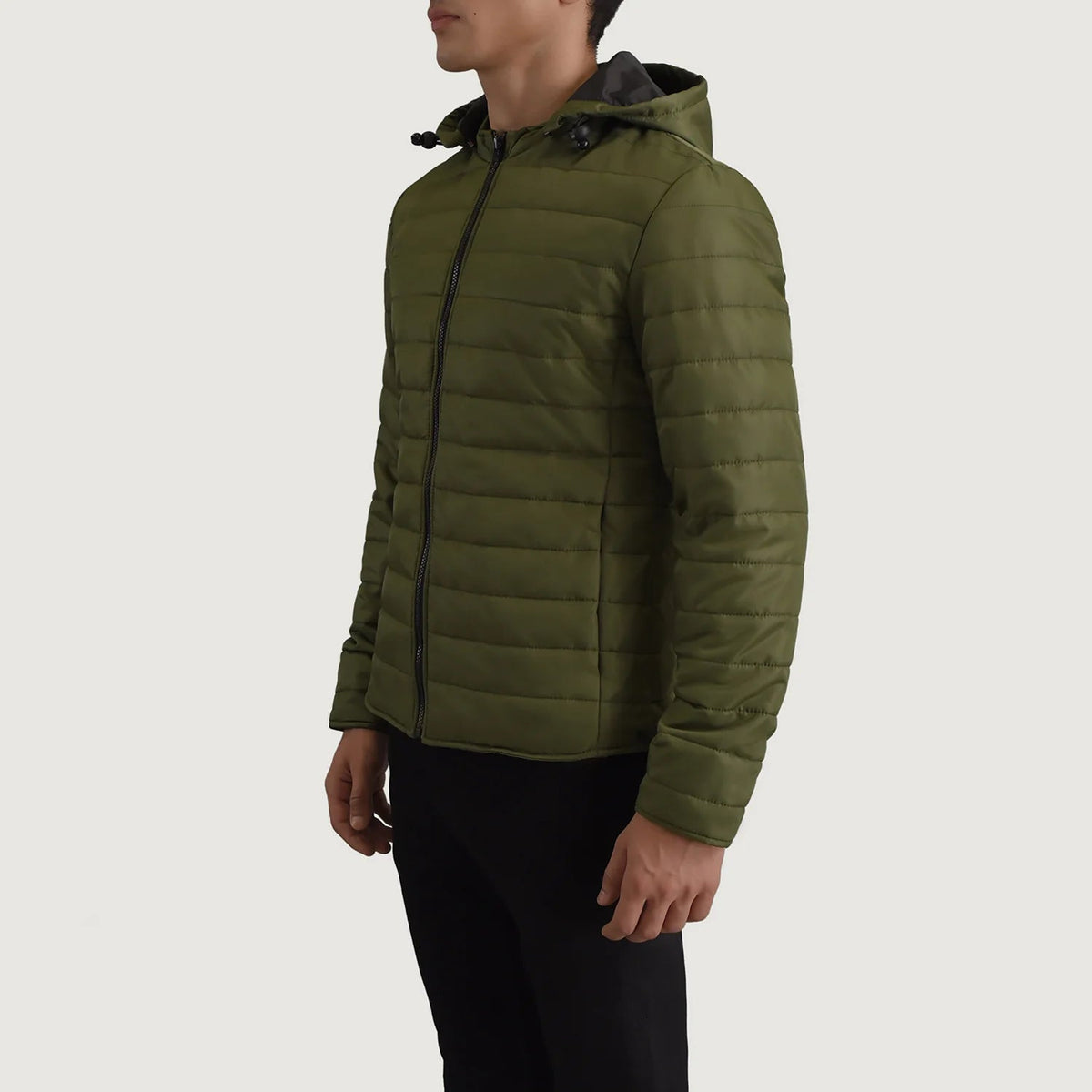 
Green Full-Grain Leather Hooded Jacket - Vista posterior con hombros definidos y bajo impecable