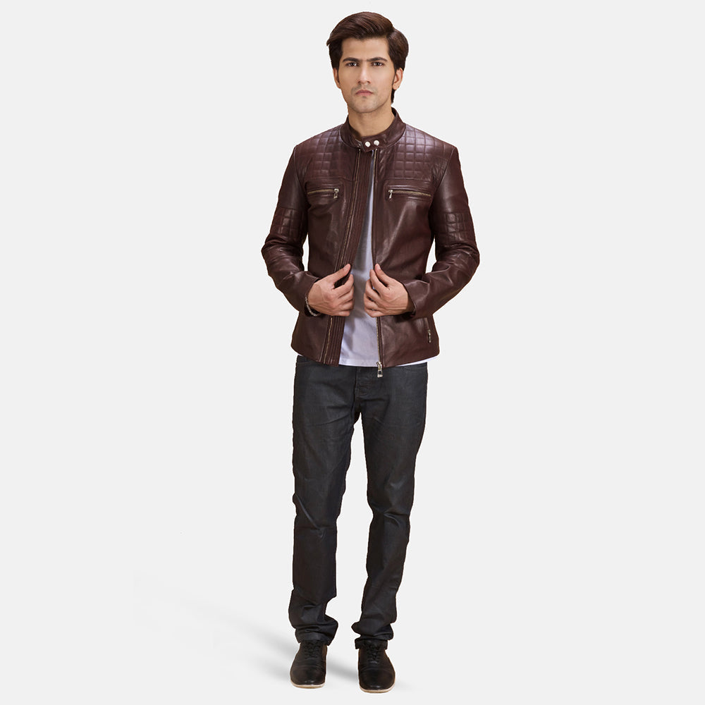 Detalle de cerca of Band with snap button &amp; Zipper Hardware on Urbane Acolchado Granate Chaqueta Biker de Cuero para Hombre