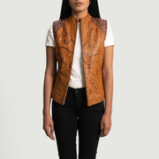 
Westina Tostado Dye Chaleco de Cuero para Mujer - Vista lateral mostrando el corte ergonómico de mangas