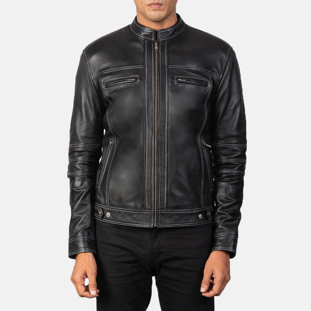 Detalle de cerca of Band &amp; Zipper Hardware on Youngster Distressed Black Leather Jacket