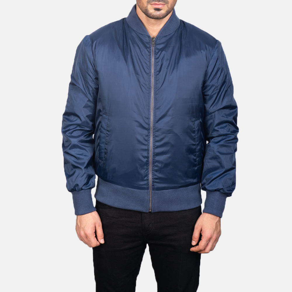 Detalle de cerca of Varsity &amp; Zipper Hardware on Men's Zack Azul Cazadora Bomber de Cuero para Hombre