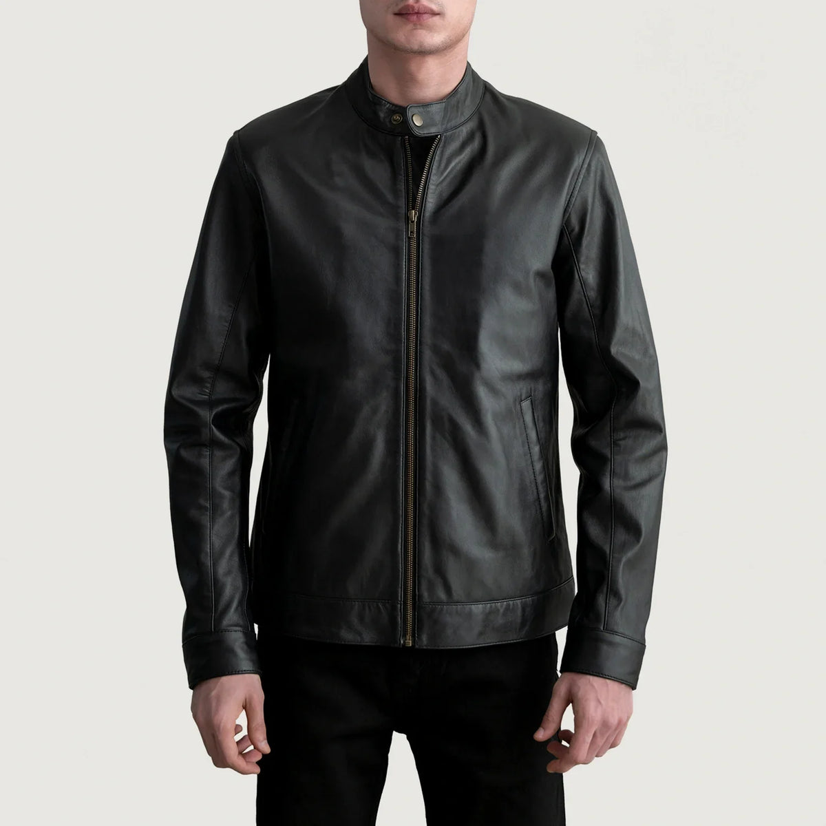 Zen Negro Chaqueta Biker de Cuero para Hombre in Black Sheepskin Leather - Vista frontal y silueta a medida | Comprar online