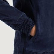 
Vista interior Showing Polyester Lining & Dos bolsillos interiores de utilidad
